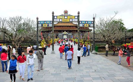 ຈຳນວນແຂກທ່ອງທ່ຽວໄປຢ້ຽມຢາມບັນດາທ້ອງຖີ່ນໃນຊຸມມື້ຕົ້ນປີເພີ່ມຂຶ້ນສູງ